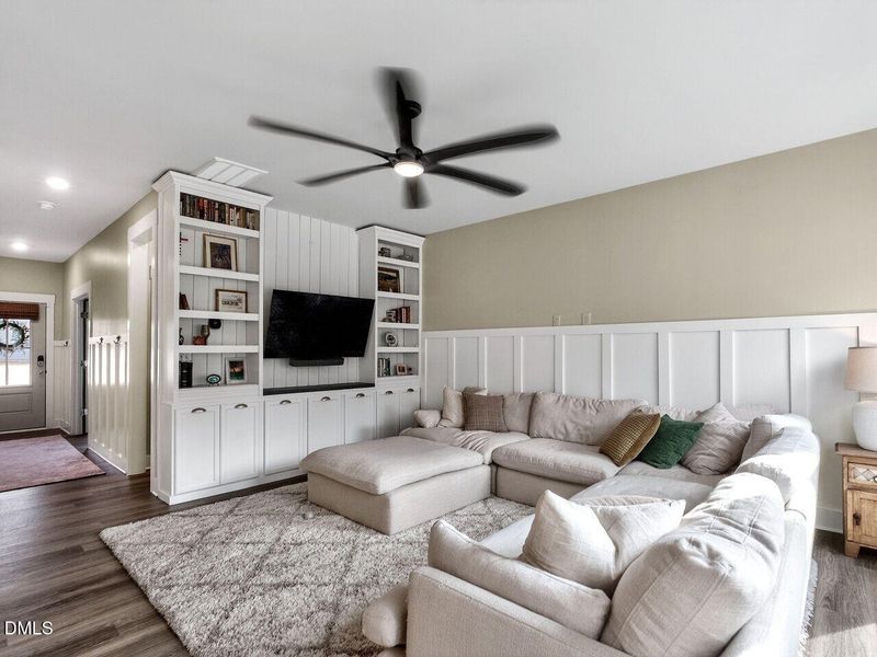 009-1280x960-family-room