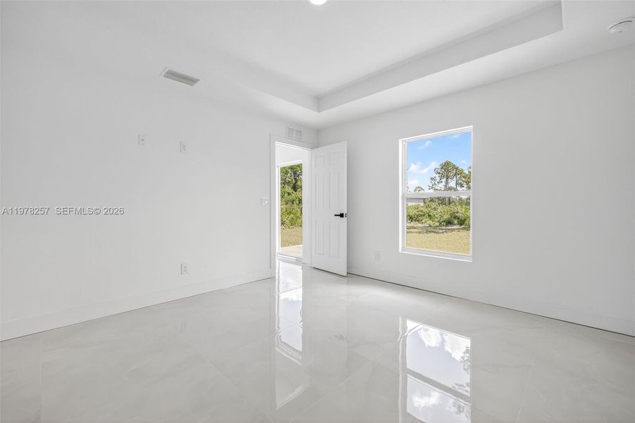 Spacious, unfurnished interior of a new home in , Lehigh Acres (Image 21).