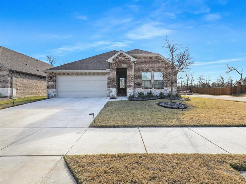 View of front facade with a front yard and a garage