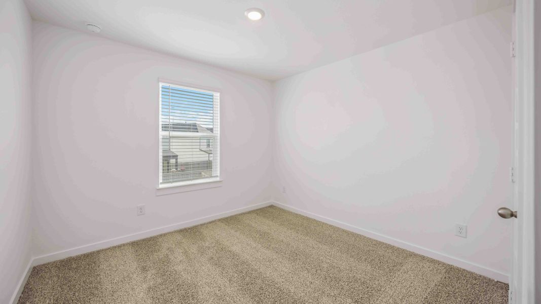 Spacious, unfurnished interior of a new home in Grand West, Houston (Image 9).