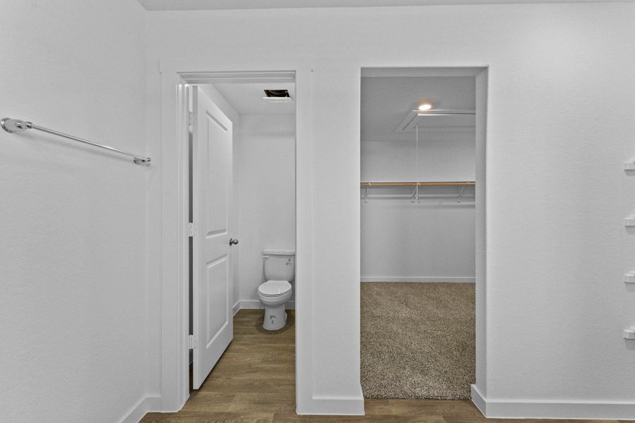 Spacious, unfurnished interior of a new home in Sonoma Oaks, Fredericksburg (Image 29).