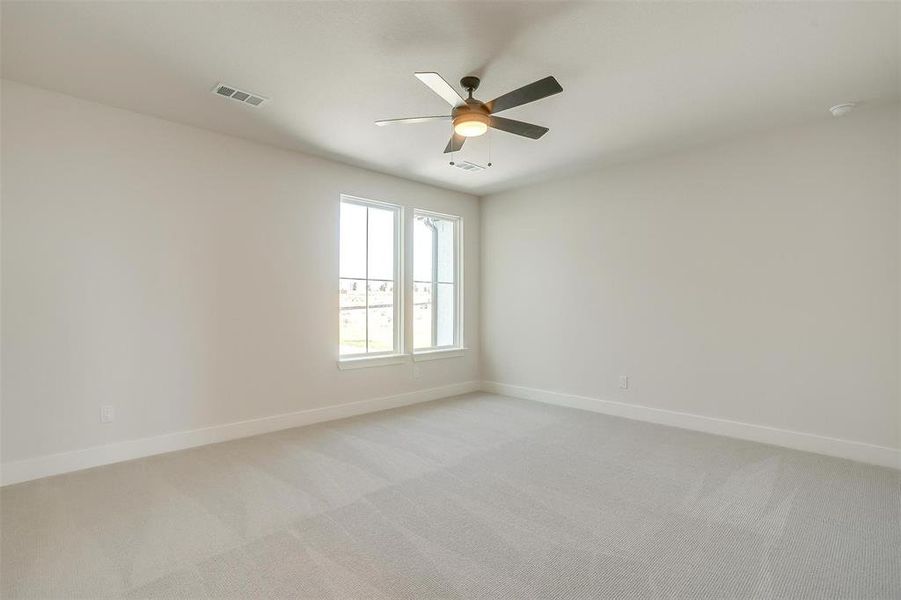 Spacious, unfurnished interior of a new home in Sweetgrass, Haslet (Image 37).