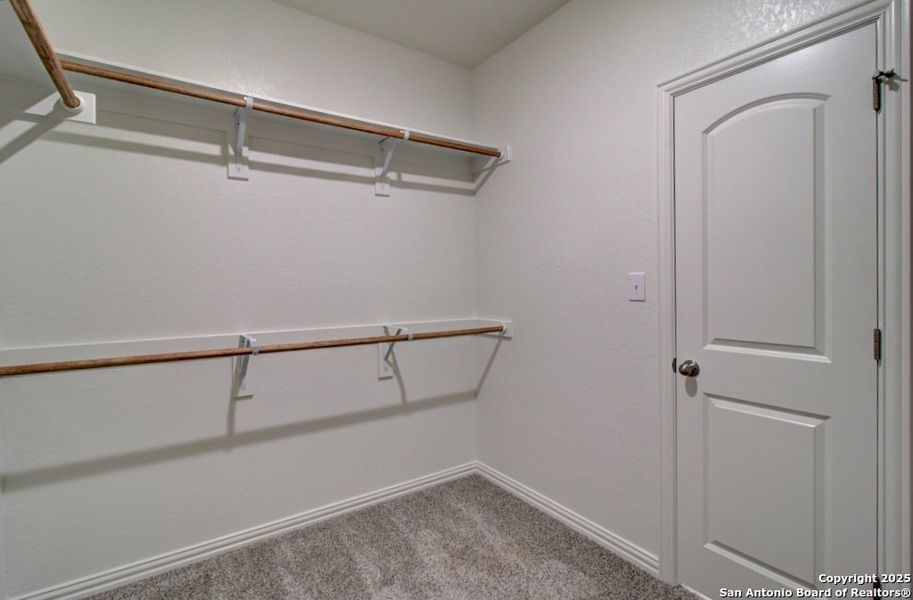 Spacious, unfurnished interior of a new home in Casinas at Gruene, New Braunfels (Image 12).