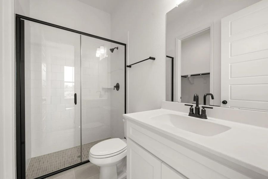 The Overlook Full Bath
