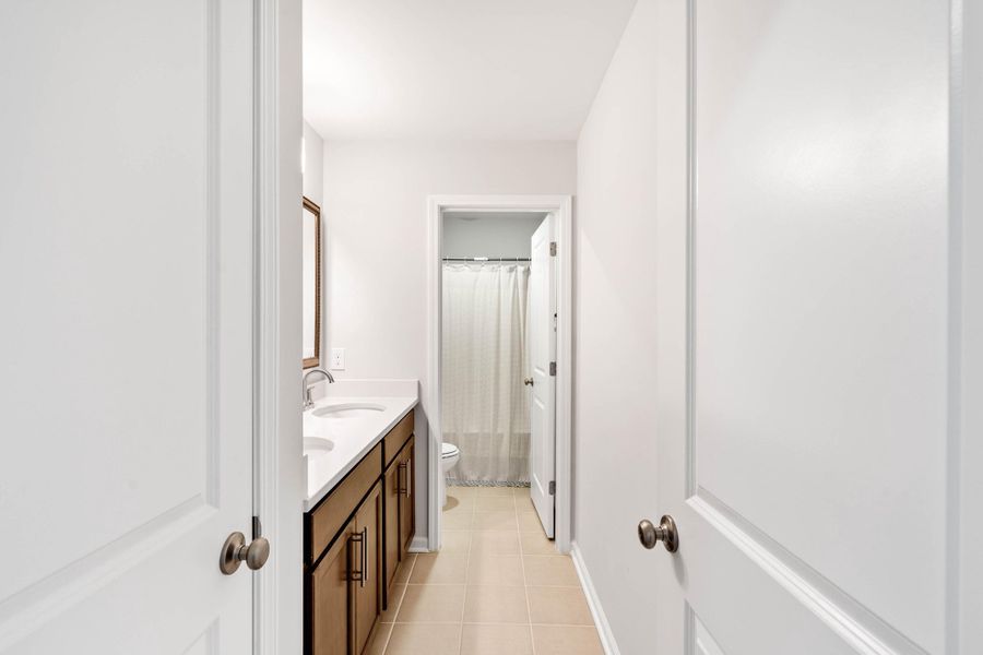 Furnished interior view inside a new home in , Beaufort (Image 35).