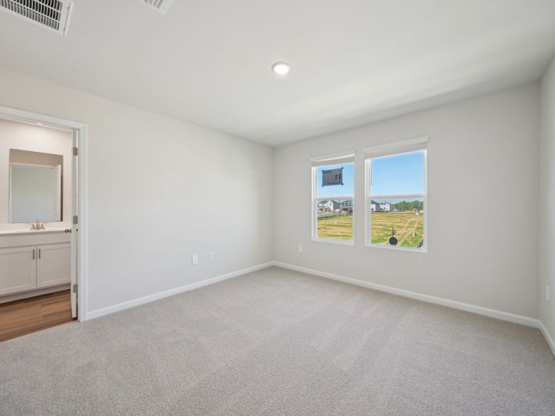 Spacious, unfurnished interior of a new home in The Rows at Buffaloe Reserve, Raleigh (Image 12).