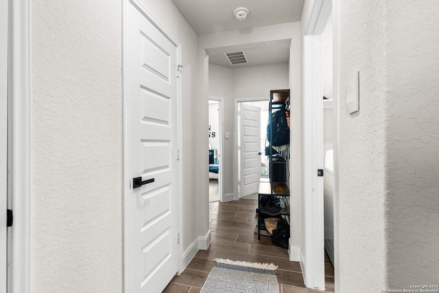 Furnished interior view inside a new home in , Cibolo (Image 26). Furnished interior view inside a new home in , Cibolo (Image 26).