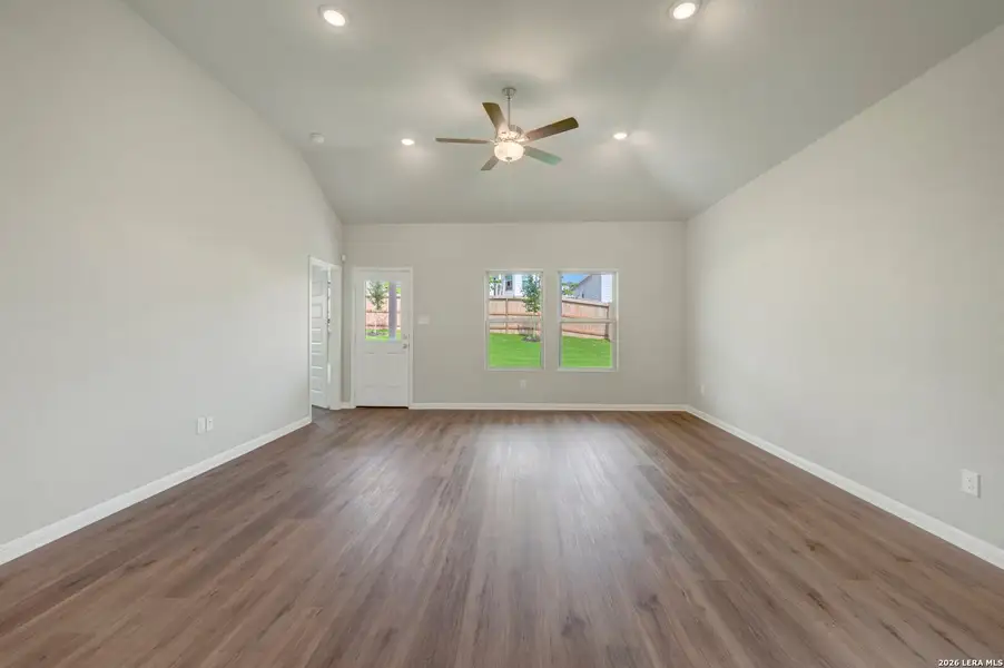Spacious, unfurnished interior of a new home in Mesquite Ridge, San Antonio (Image 20).