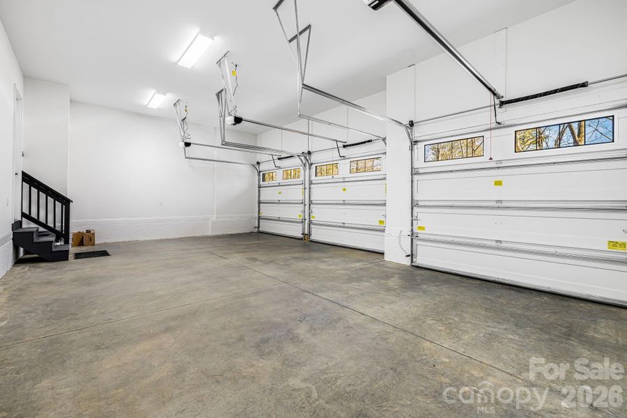 Spacious, unfurnished interior of a new home in , Sapphire (Image 23).