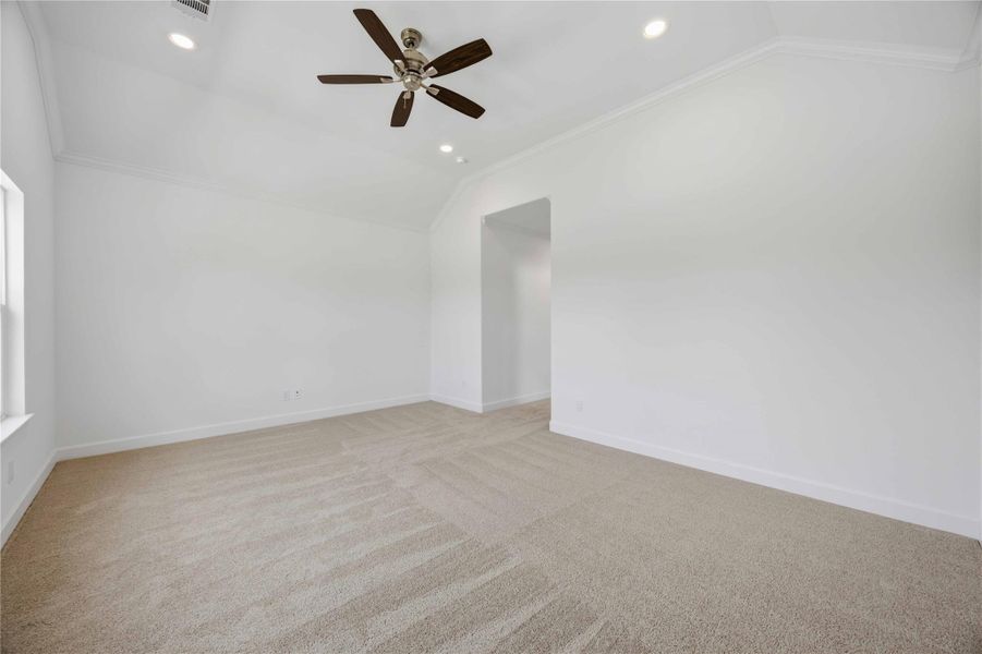Spacious, unfurnished interior of a new home in , Houston (Image 24).