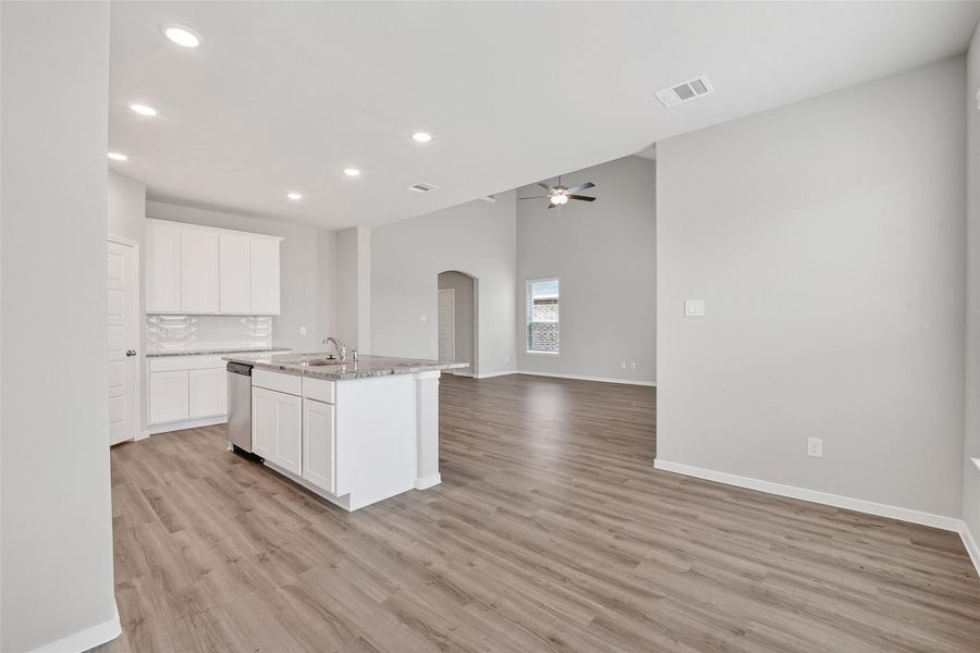 Spacious, unfurnished interior of a new home in Rollingbrook Estates, Baytown (Image 27). Spacious, unfurnished interior of a new home in Rollingbrook Estates, Baytown (Image 27).