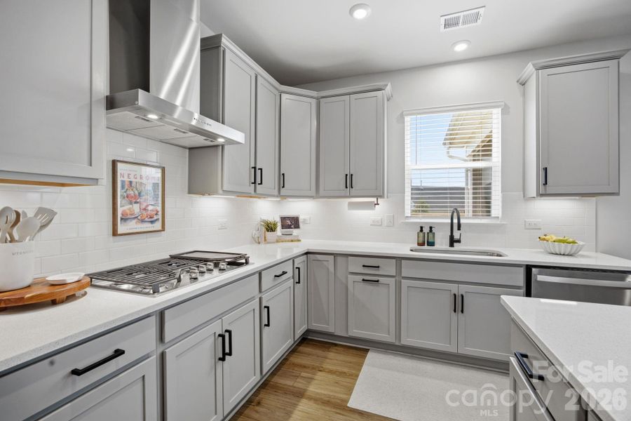 Gas cooktop and hood range