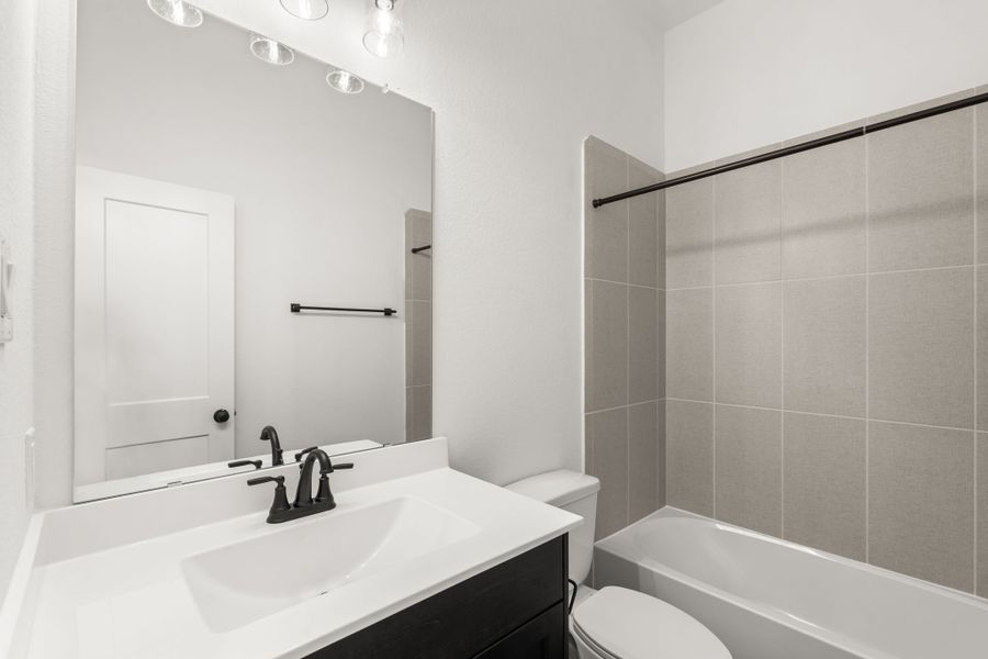 Furnished interior view inside a new home in Beacon Point, Texas City (Image 6).