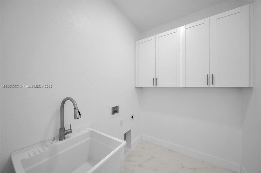 Furnished interior view inside a new home in , Cape Coral (Image 16).