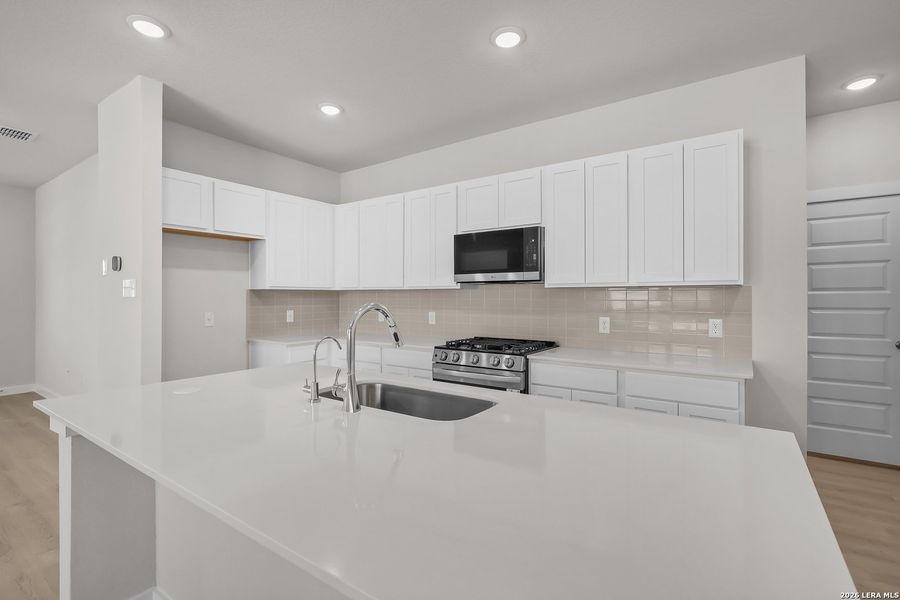 Furnished interior view inside a new home in Mesa Vista, San Antonio (Image 10).