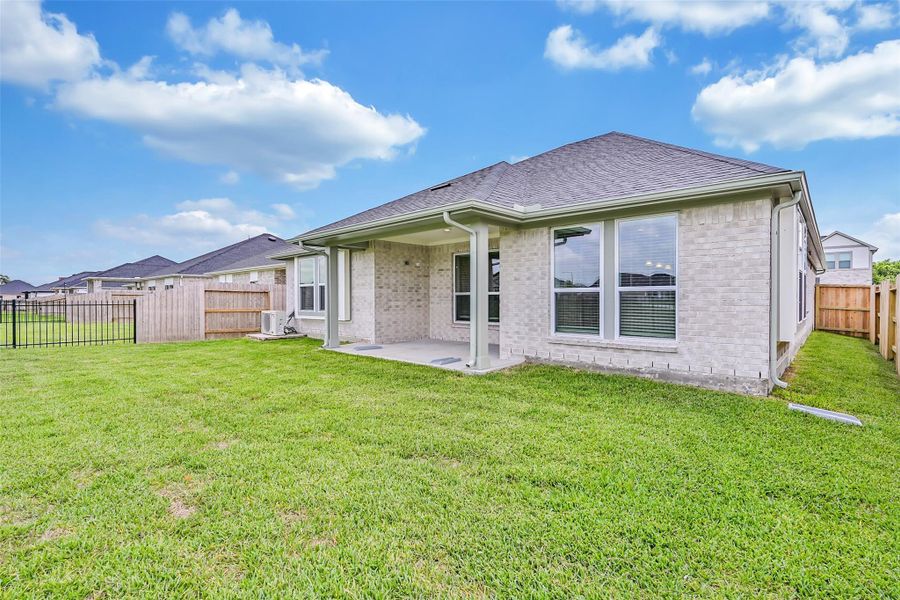 Exterior details and patio area of a home in Laurel Landing, Alvin (Image 21).