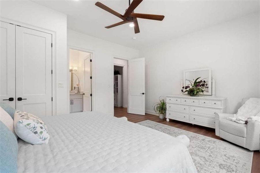 Furnished interior view inside a new home in , Whitesburg (Image 40).