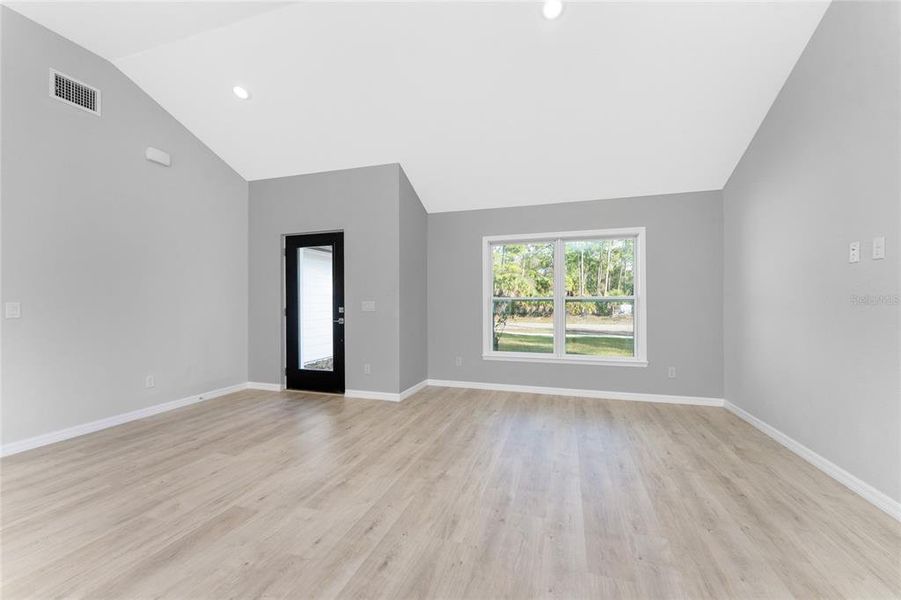 Spacious, unfurnished interior of a new home in , North Port (Image 17).