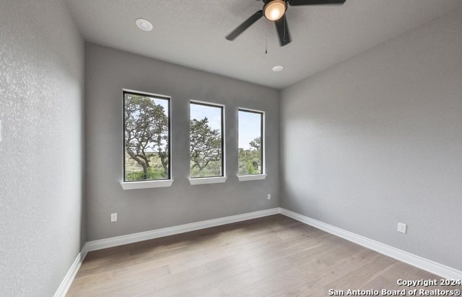 Spacious, unfurnished interior of a new home in , Bandera (Image 16).