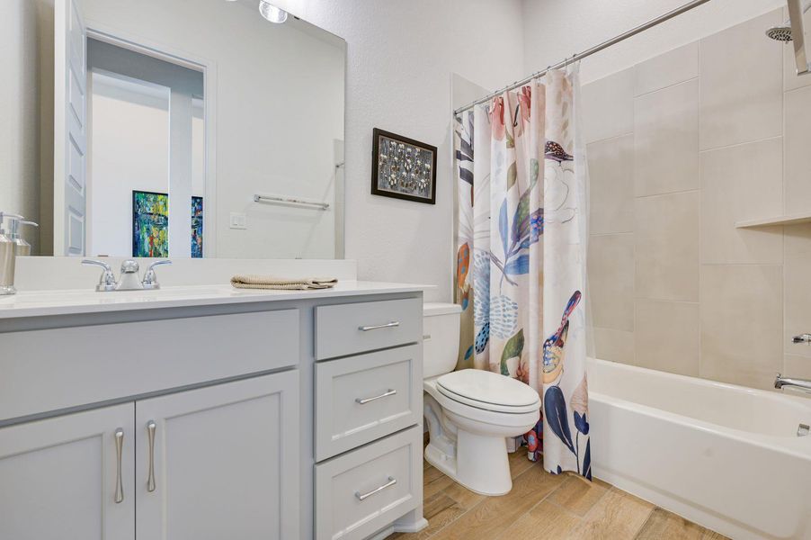 Another guest bathroom, making the house a true 3 bathroom!
