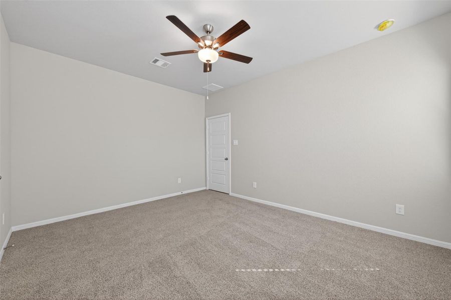 Spacious, unfurnished interior of a new home in Woodland Lakes, Houston (Image 29).
