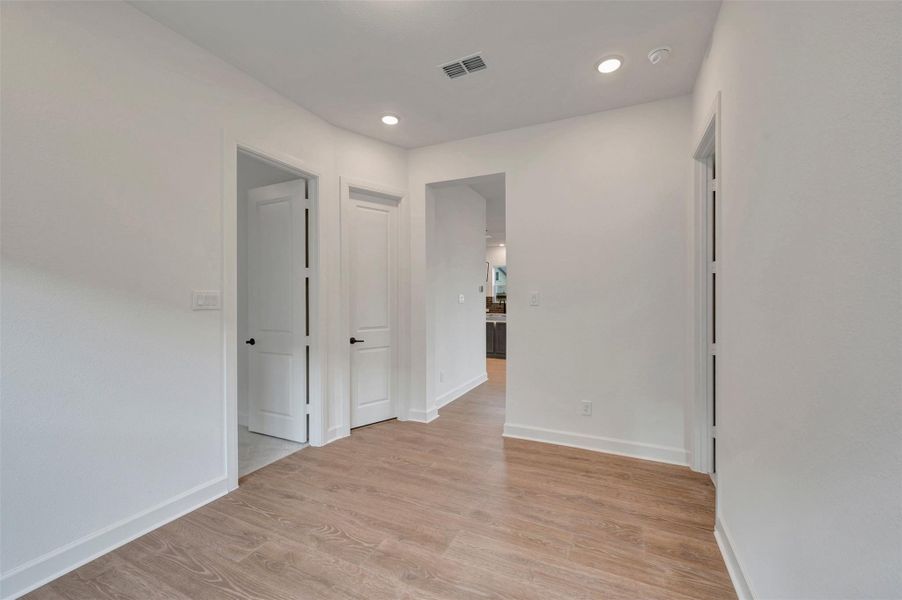 Spacious, unfurnished interior of a new home in Riceland - Enclave Collection, Mont Belvieu (Image 26). Spacious, unfurnished interior of a new home in Riceland - Enclave Collection, Mont Belvieu (Image 26).