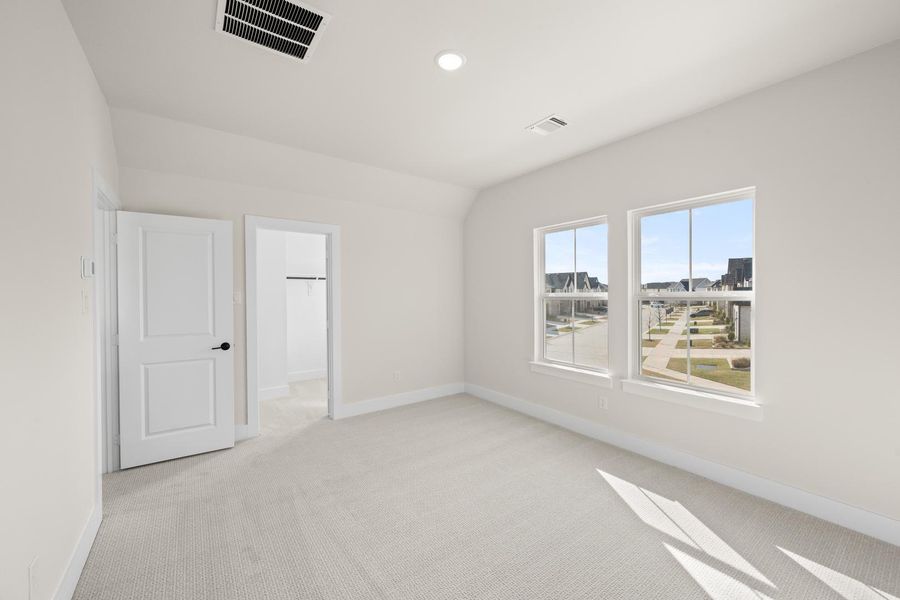 Spacious, unfurnished interior of a new home in The Retreat at Harvest, Argyle (Image 17).