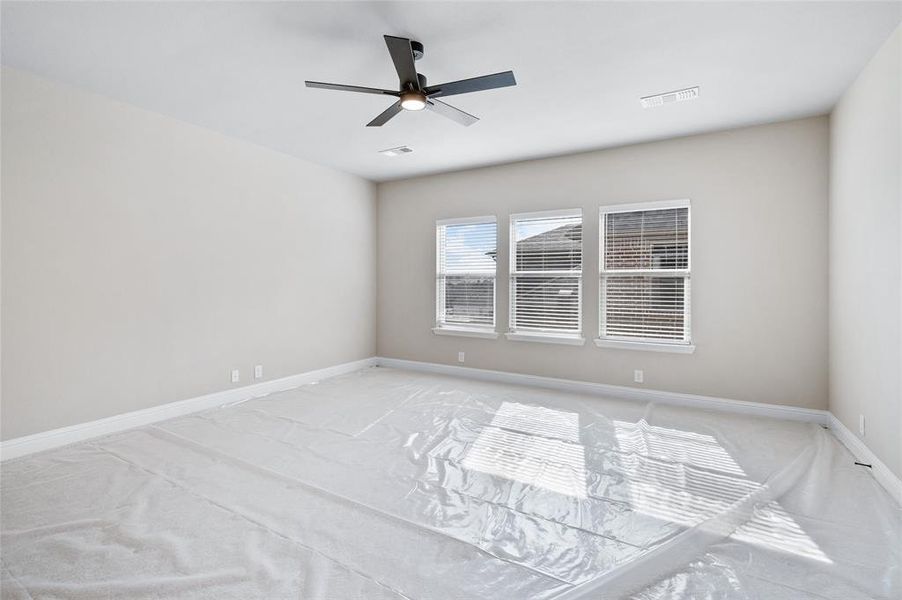 Spacious, unfurnished interior of a new home in Estates at Baker Park, Sherman (Image 34).