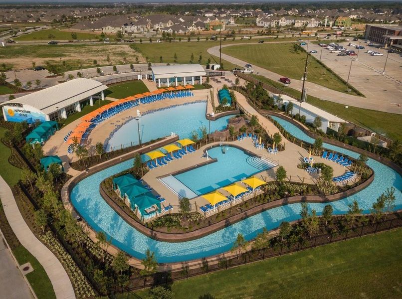 Community amenities in Meridiana, Iowa Colony (Image 32).