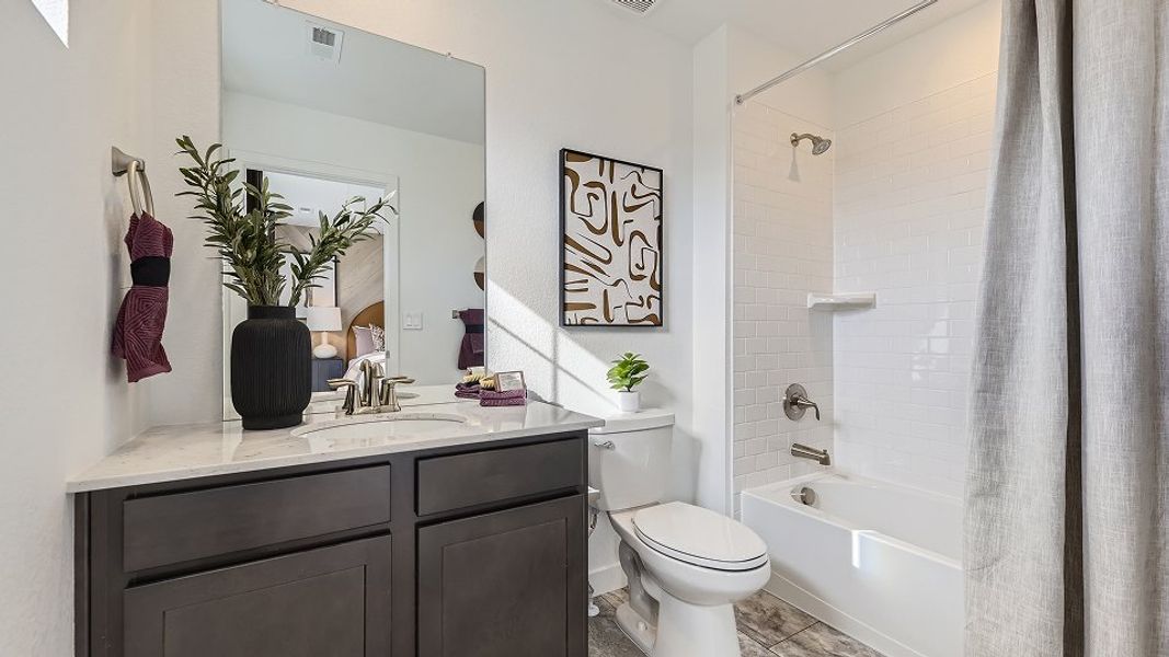 041725 2576 Ashbrook Bath3 F2