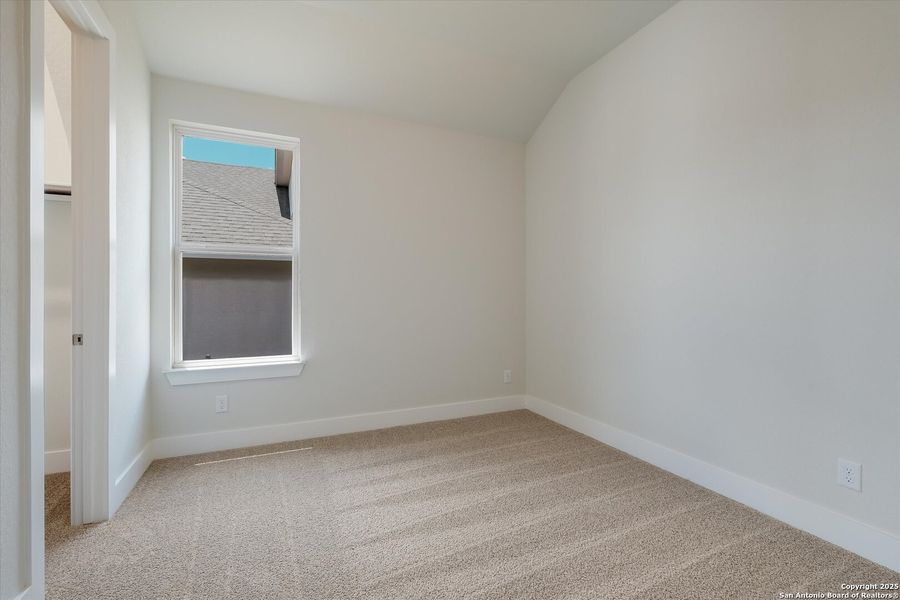 Spacious, unfurnished interior of a new home in Esperanza, Boerne (Image 20).