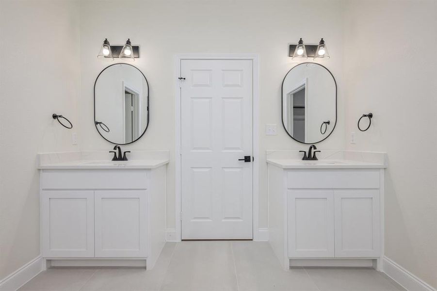 Furnished interior view inside a new home in , Terrell (Image 9).