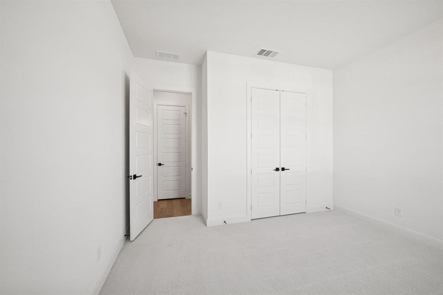 Spacious, unfurnished interior of a new home in Pecan Square - Gardens, Northlake (Image 21).