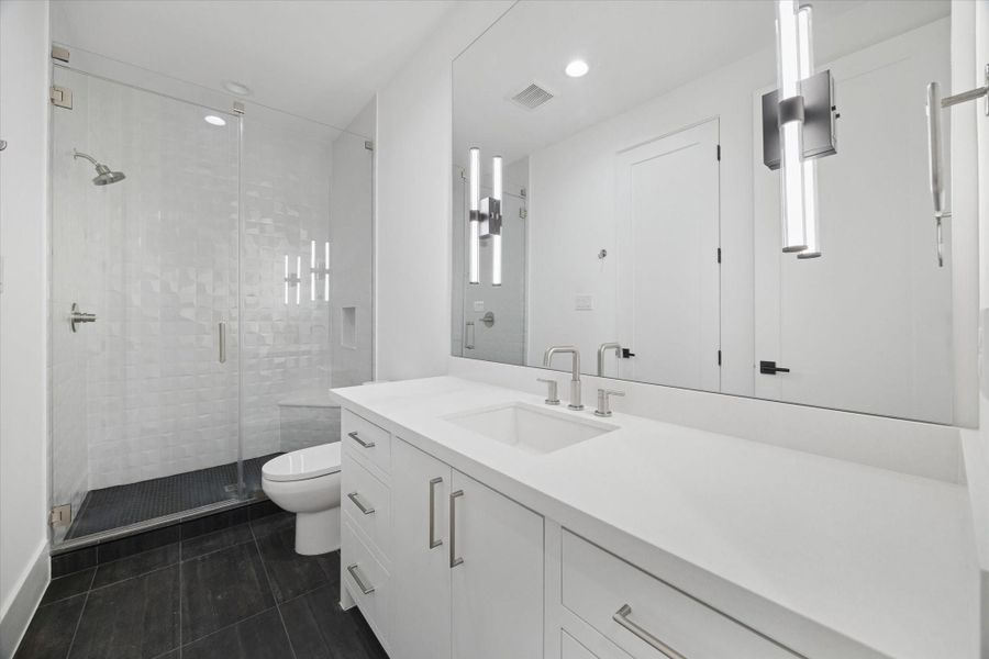 3rd Floor Full Ensuite Bath