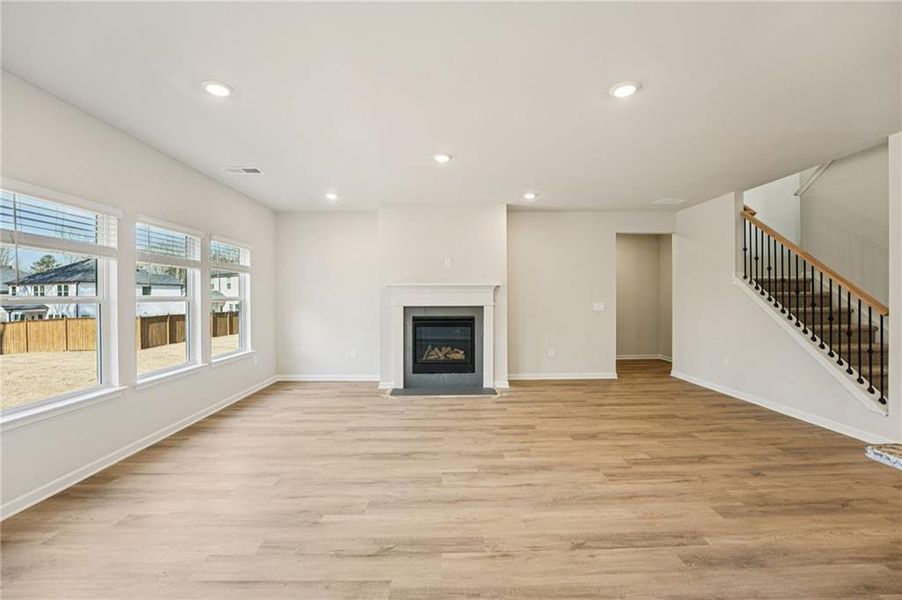 Spacious, unfurnished interior of a new home in Westmont Preserve, Powder Springs (Image 25).