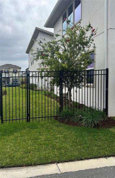 Exterior details and patio area of a home in Laureate Park, Orlando (Image 26).