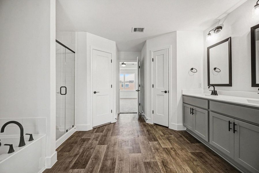 Furnished interior view inside a new home in Greystone, Angleton (Image 6).