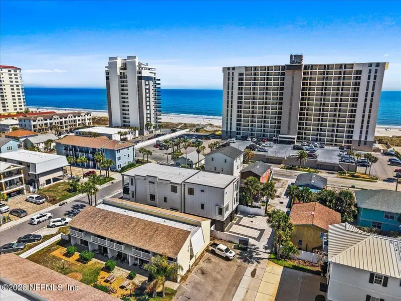 Condo located in Jacksonville Beach, FL showcasing its design and architecture (Image 5).