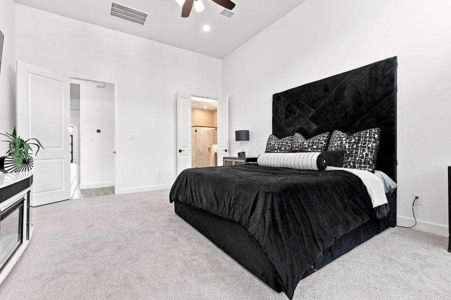 Furnished interior view inside a new home in Valencia, Manvel (Image 15).