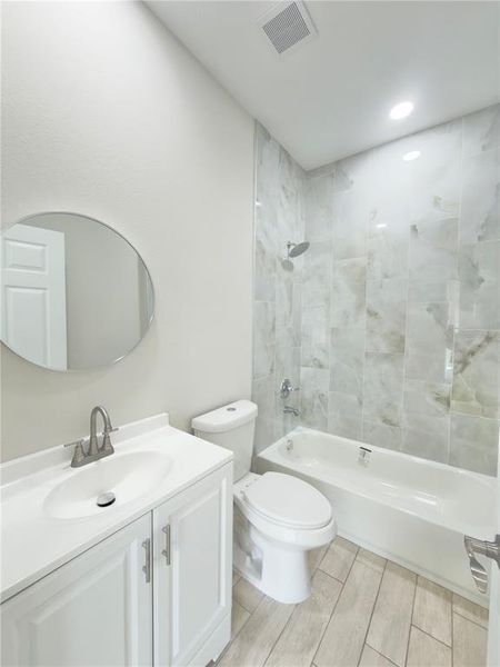 Furnished interior view inside a new home in , Orlando (Image 3).