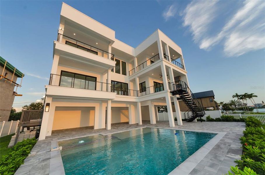 Condo located in Treasure Island, FL showcasing its design and architecture (Image 6).