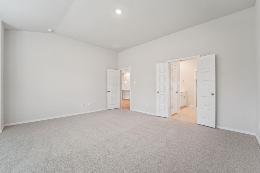 Spacious, unfurnished interior of a new home in Granger Pointe - Premier Series, Conroe (Image 32).