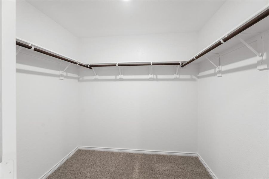 Spacious, unfurnished interior of a new home in Williamsburg, Fate (Image 31).