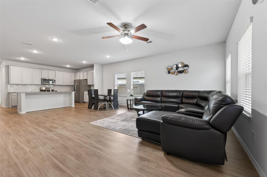 Furnished interior view inside a new home in , Tomball (Image 43).