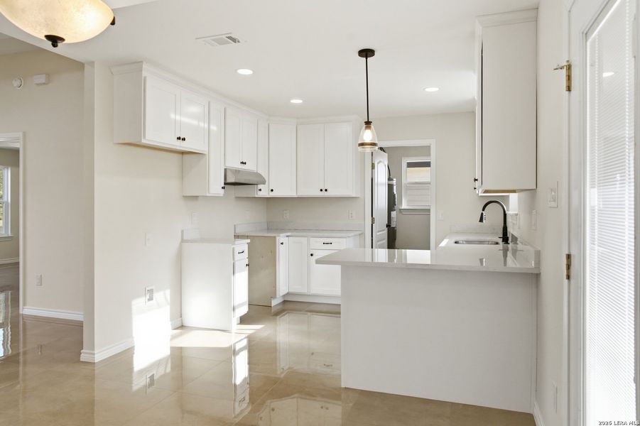 Furnished interior view inside a new home in , Eagle Pass (Image 7).