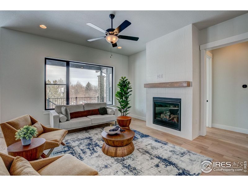 Living Room w/ gas fireplace