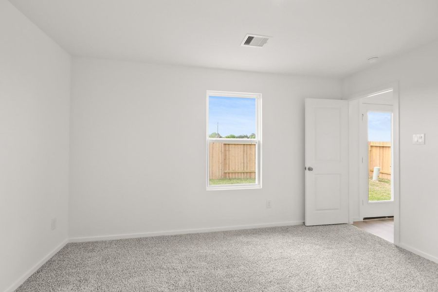 Spacious, unfurnished interior of a new home in Sunset Valley, Hockley (Image 14).