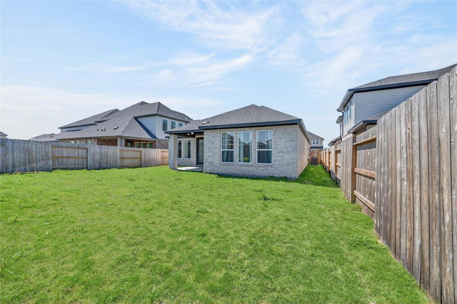 Exterior details and patio area of a home in Trillium, Richmond (Image 30).
