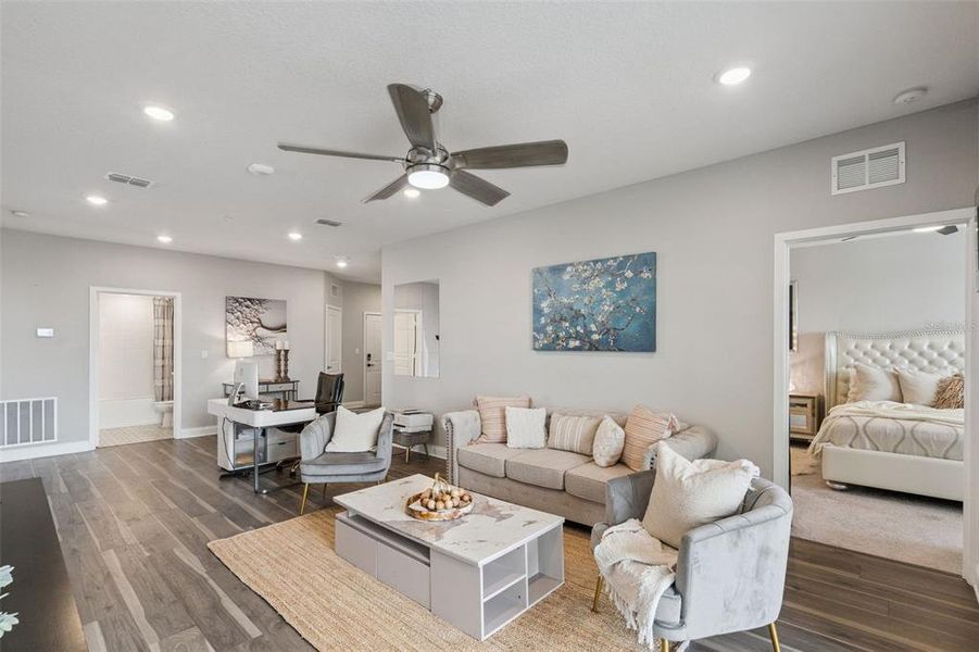 Furnished interior view inside a new home in , Orlando (Image 33). Furnished interior view inside a new home in , Orlando (Image 33).