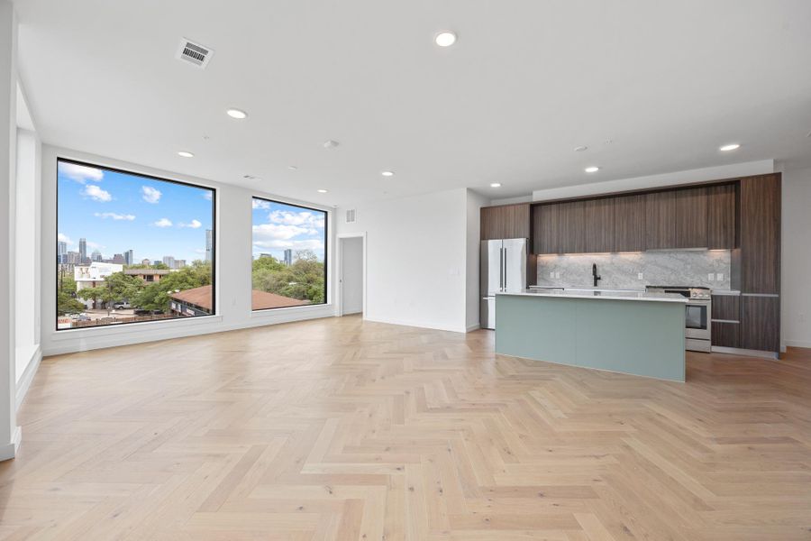 Spacious, unfurnished interior of a new home in , Austin (Image 23).